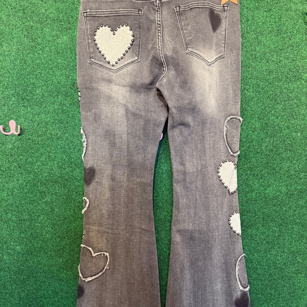 292 Oli & Hali Jeans w/Heart Detail. - Picture 4 of 4